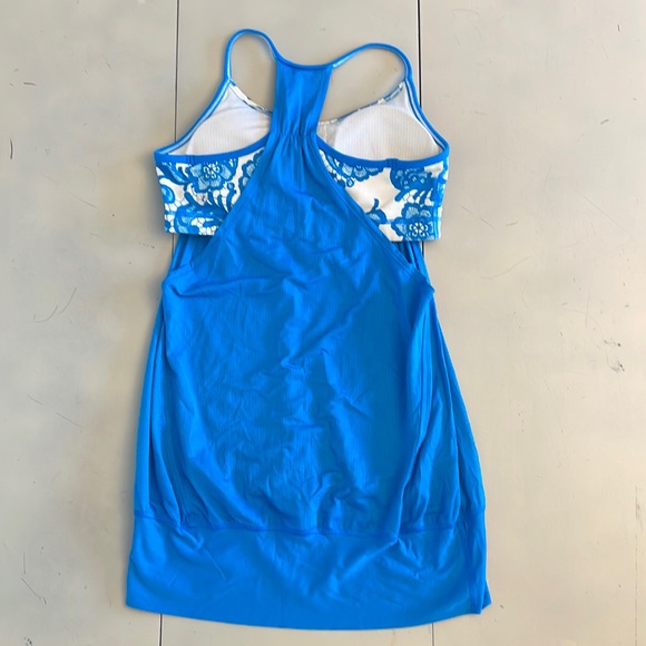 Lululemonm tank w built-in padded sports braw - Picture 3 of 8